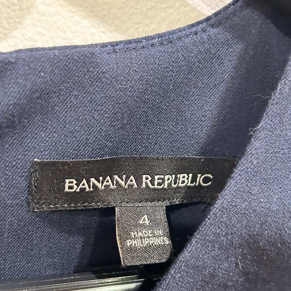 Women’s Banana Republic navy and white fitted work dress. Size 4 - Picture 2 of 4